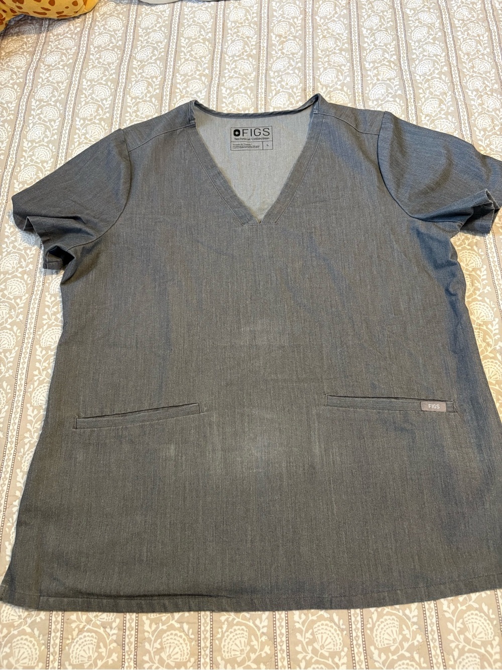 FIGS Women’s V-Neck Scrub Top - Gray